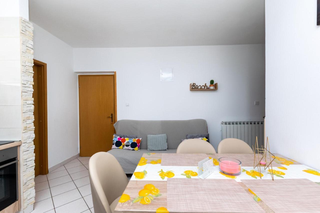 Apartments Miranda Lopar Exterior photo