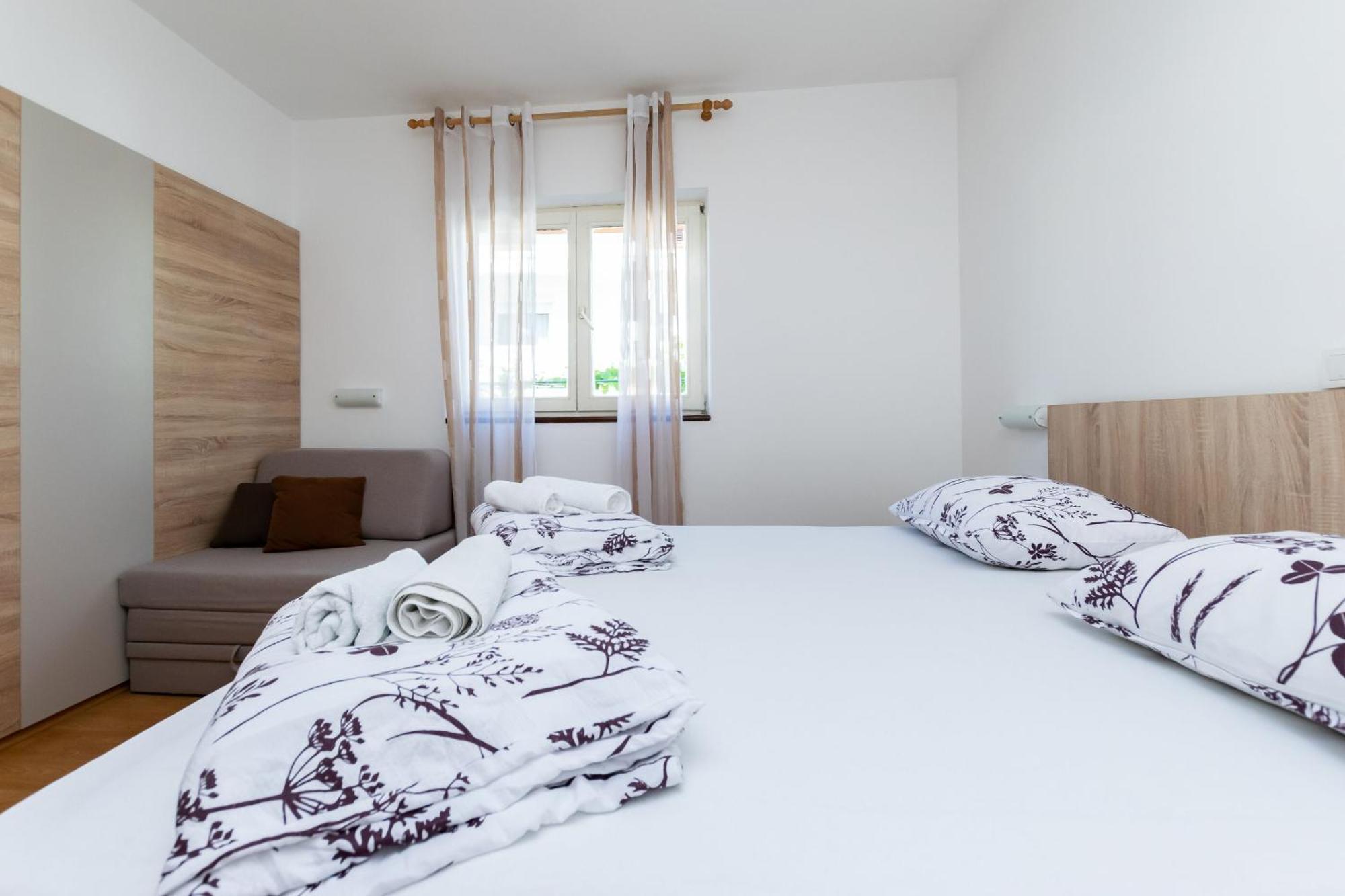Apartments Miranda Lopar Exterior photo
