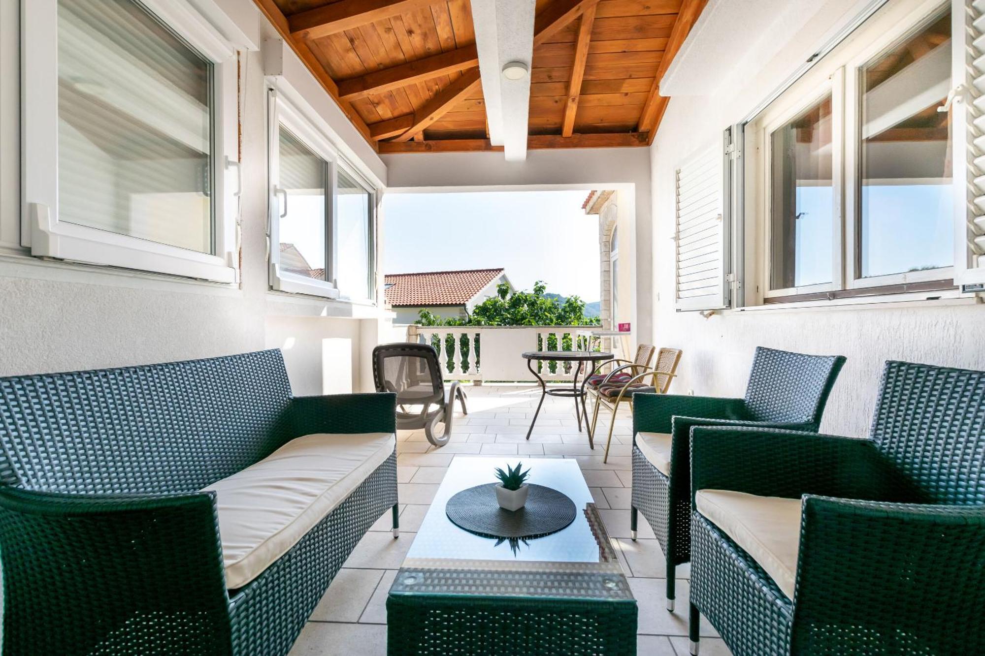 Apartments Miranda Lopar Exterior photo
