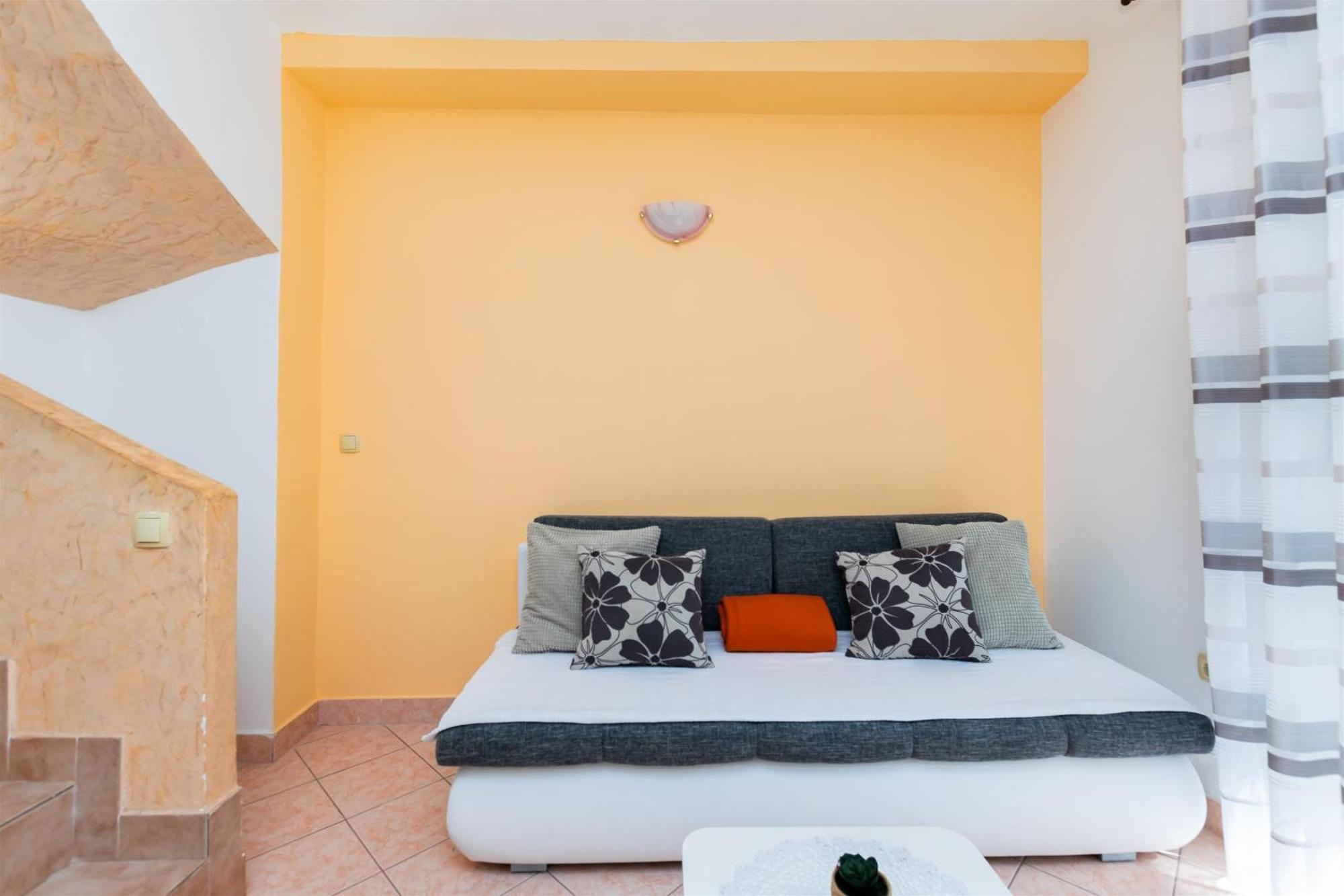 Apartments Miranda Lopar Exterior photo