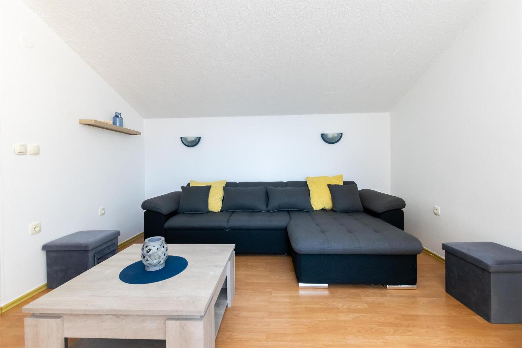 Apartments Miranda Lopar Exterior photo