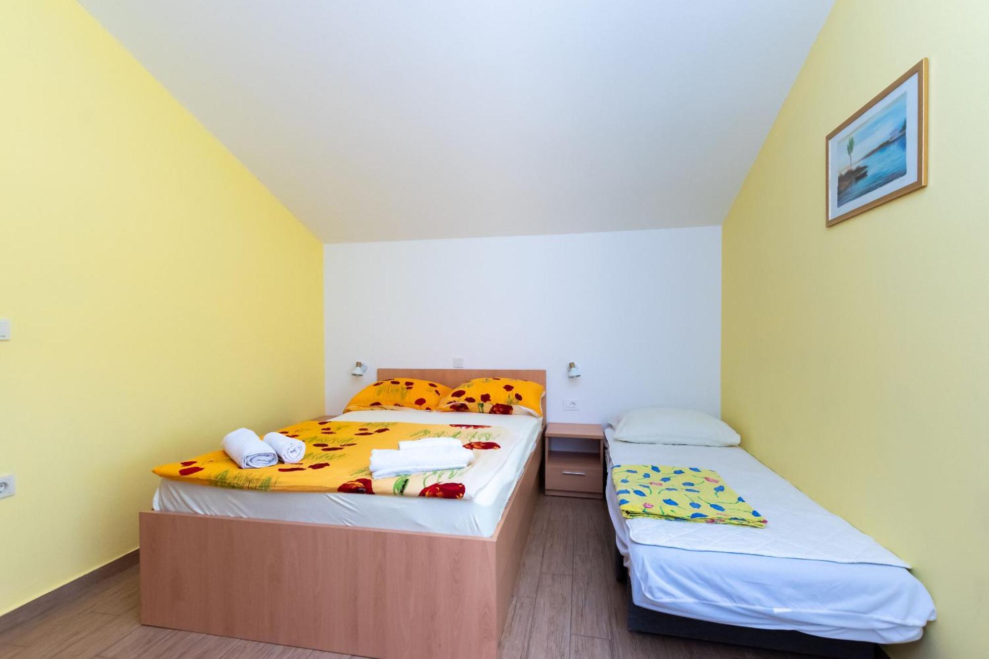 Apartments Miranda Lopar Exterior photo